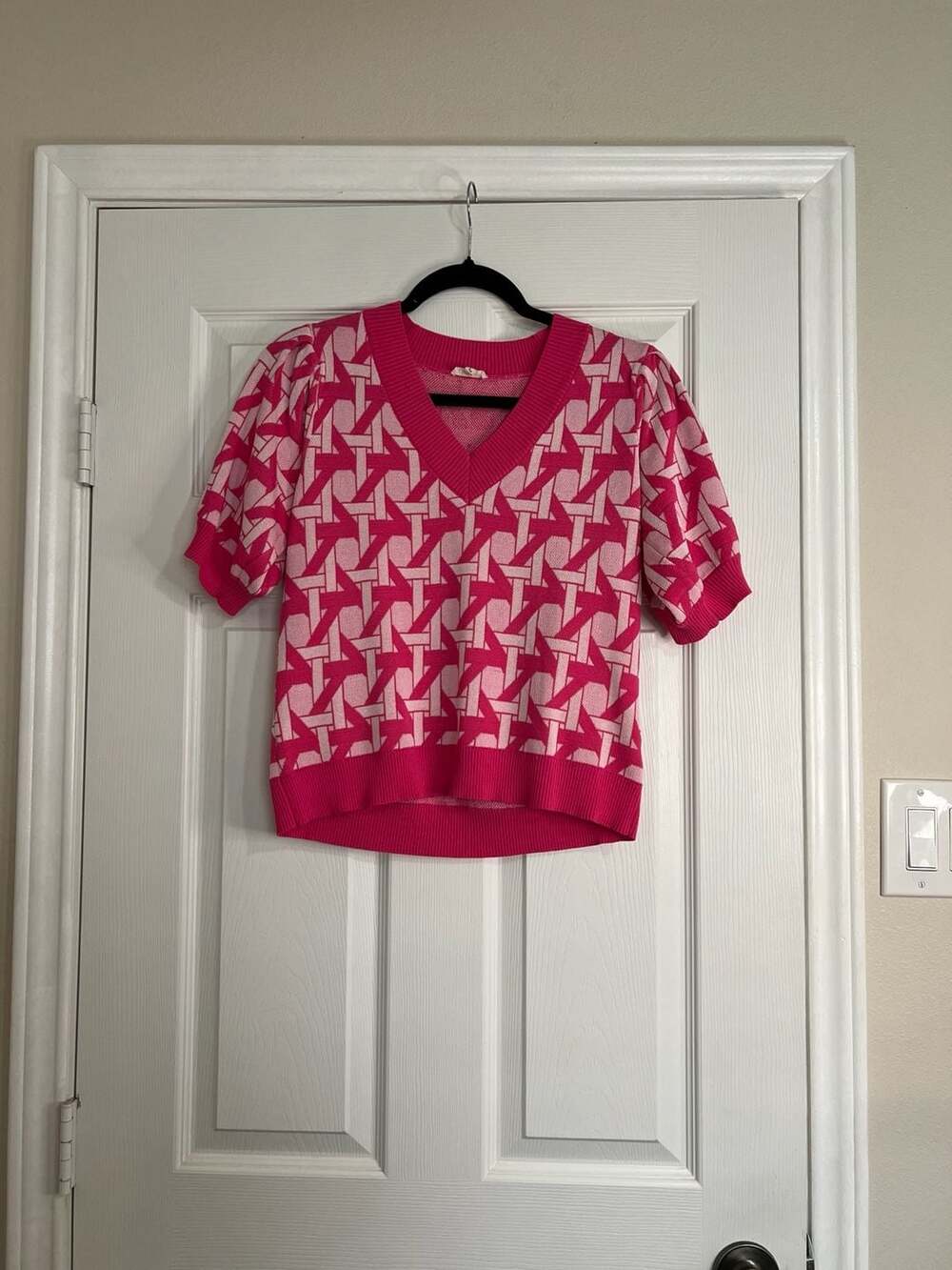 Jodifl Pink Geometric Pattern V-Neck Short Sleeve Sweater Size S